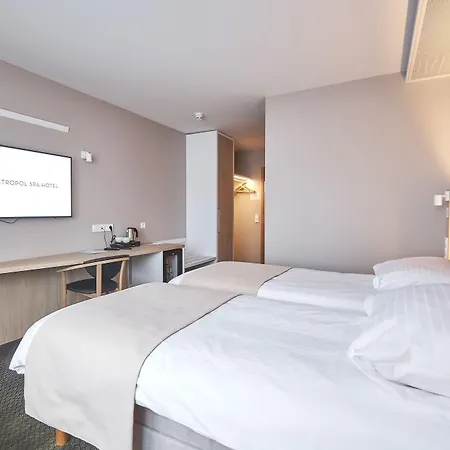 מלון Metropol 4*