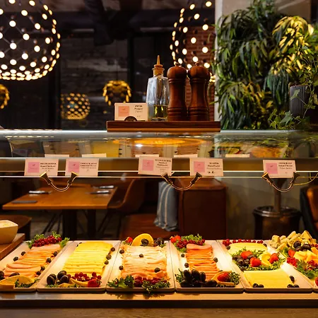 מלון Metropol 4*